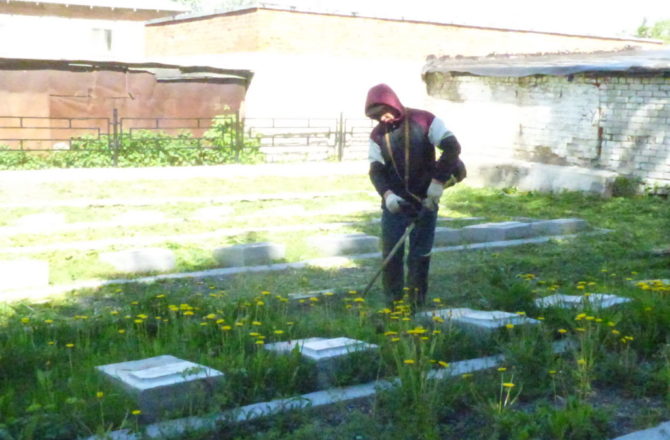 На воинском захоронении в Соликамске обновили памятные доски, обновят и памятные плиты